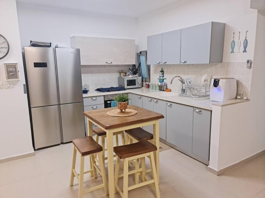 Appartamento מרחק נגיעה בתקווה Petach Tikva Esterno foto