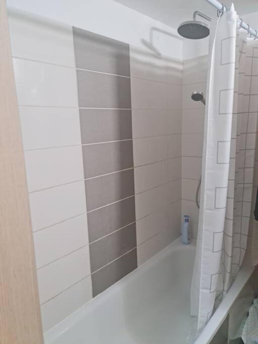 Appartamento מרחק נגיעה בתקווה Petach Tikva Esterno foto
